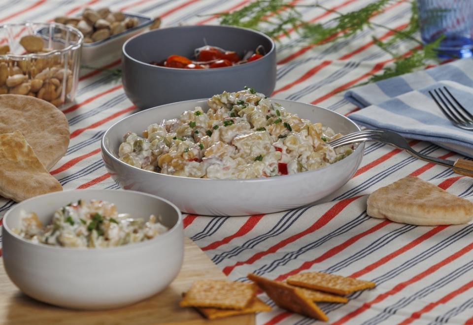 Ensaladilla de pasta con salsa rosa