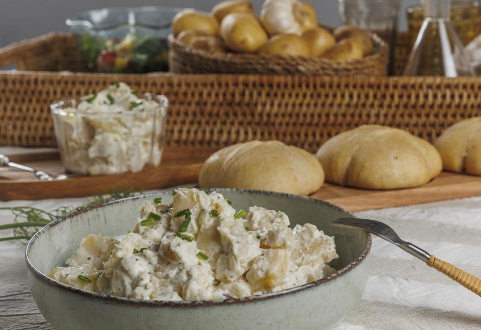 Ensaladilla patatas alioli
